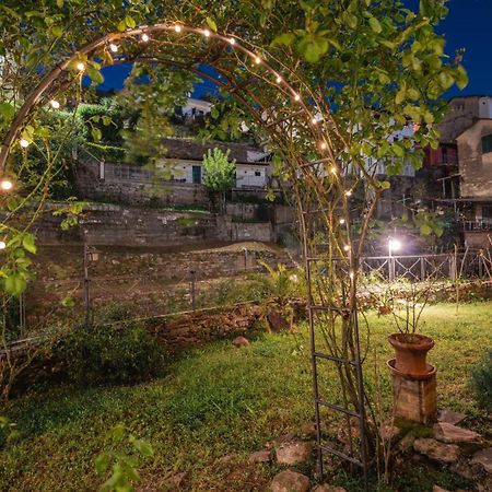 Bed and Breakfast La Casa Delle Pietre Parlanti - Casa In Pietra Ai Piedi Del Parco Delle 5 Terre Biassa Exterior foto
