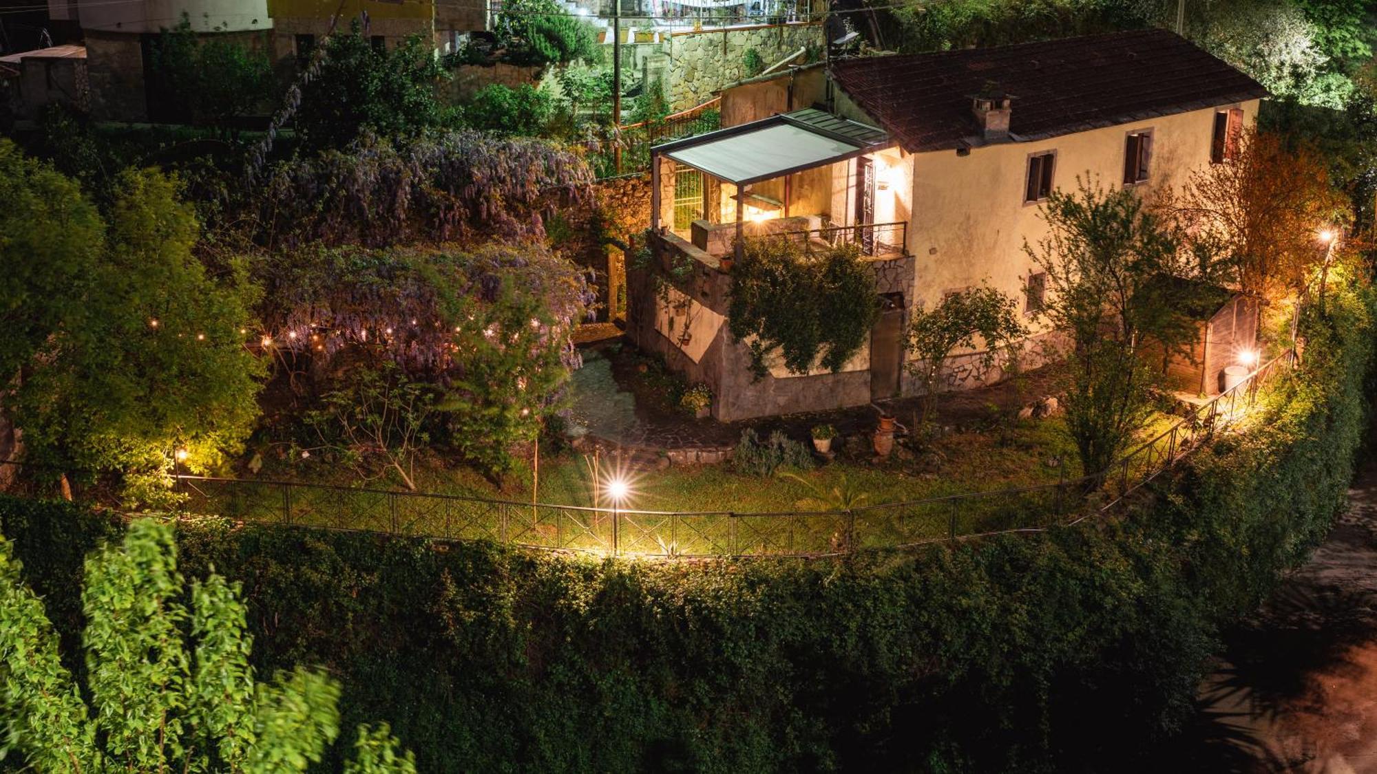 Bed and Breakfast La Casa Delle Pietre Parlanti - Casa In Pietra Ai Piedi Del Parco Delle 5 Terre Biassa Exterior foto